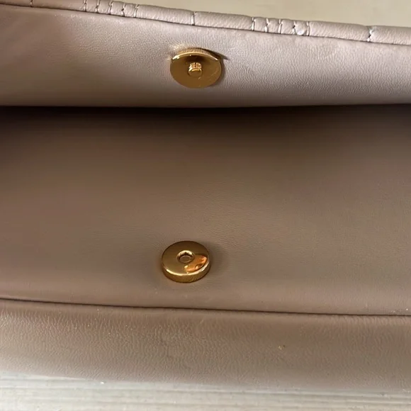 Burberry Lola small quilted lambskin bag - Picture 9 of 12